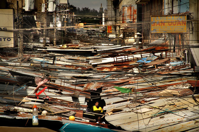 La 5a avenida Sur frente a la esquina nororiente del Mercado Central de San Salvador. Foto Mauro Arias